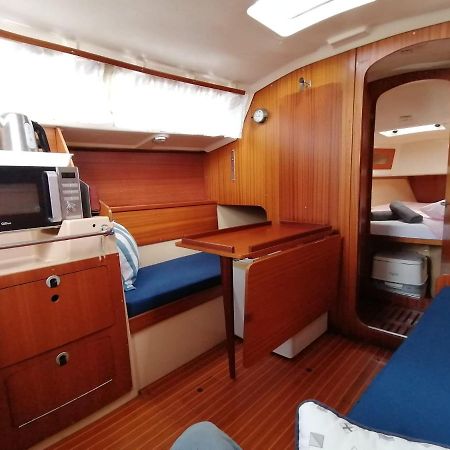 Cozy Sailboat In Barcelona!! No Showers Sant Adrià de Besòs Kültér fotó