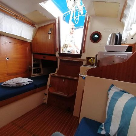 Cozy Sailboat In Barcelona!! No Showers Sant Adrià de Besòs Kültér fotó