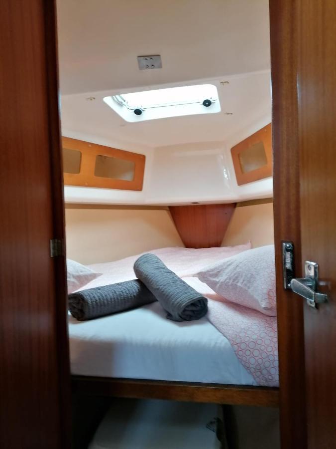 Cozy Sailboat In Barcelona!! No Showers Sant Adrià de Besòs Kültér fotó