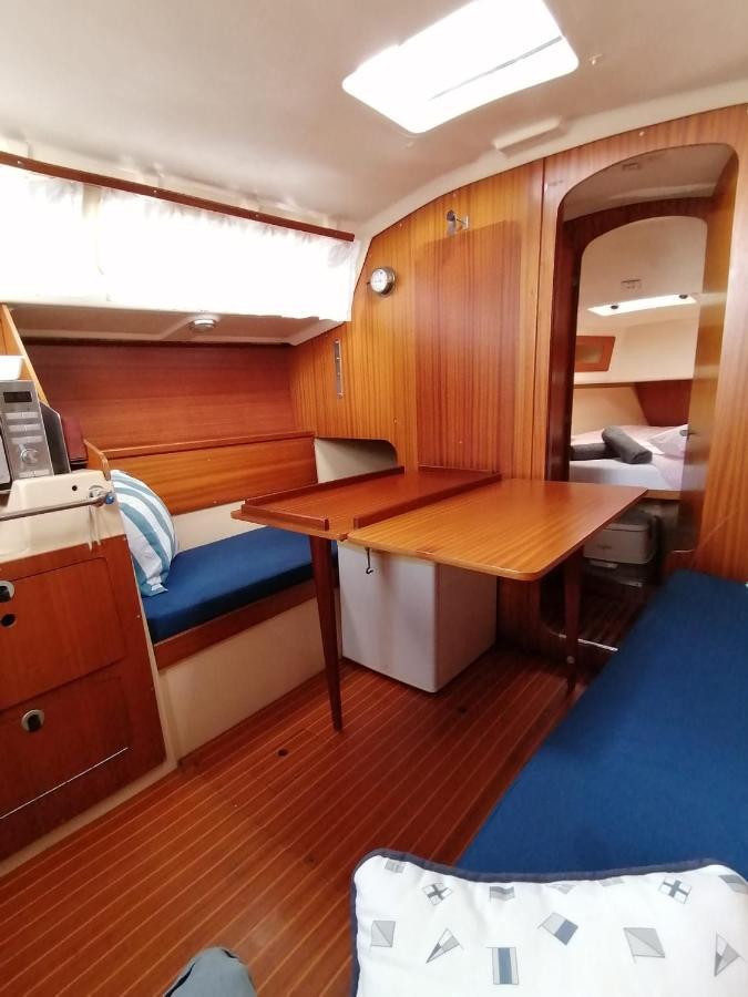 Cozy Sailboat In Barcelona!! No Showers Sant Adrià de Besòs Kültér fotó