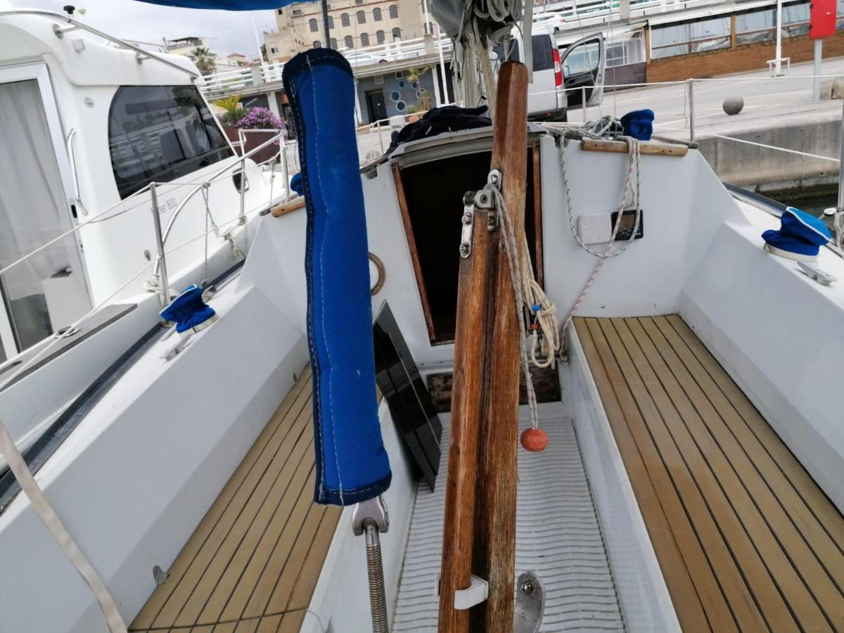 Cozy Sailboat In Barcelona!! No Showers Sant Adrià de Besòs Kültér fotó