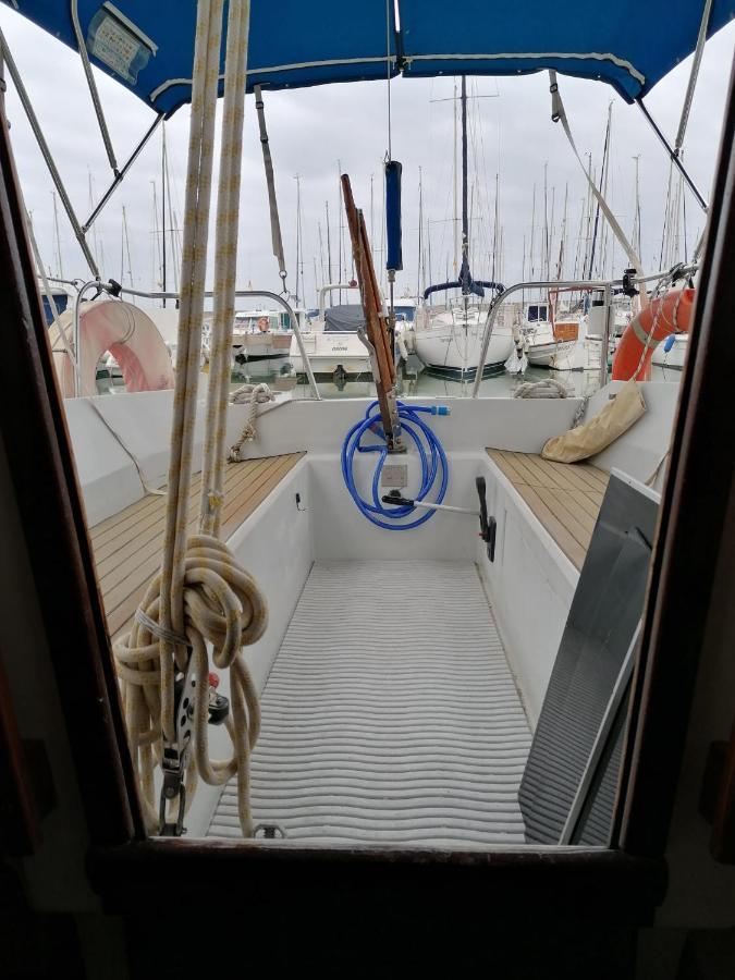 Cozy Sailboat In Barcelona!! No Showers Sant Adrià de Besòs Kültér fotó